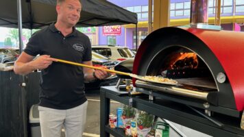 Brandende Pizzaoven uit Italië bij de HANOS